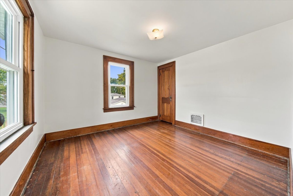 310 E Dixon Street Property Photo 17