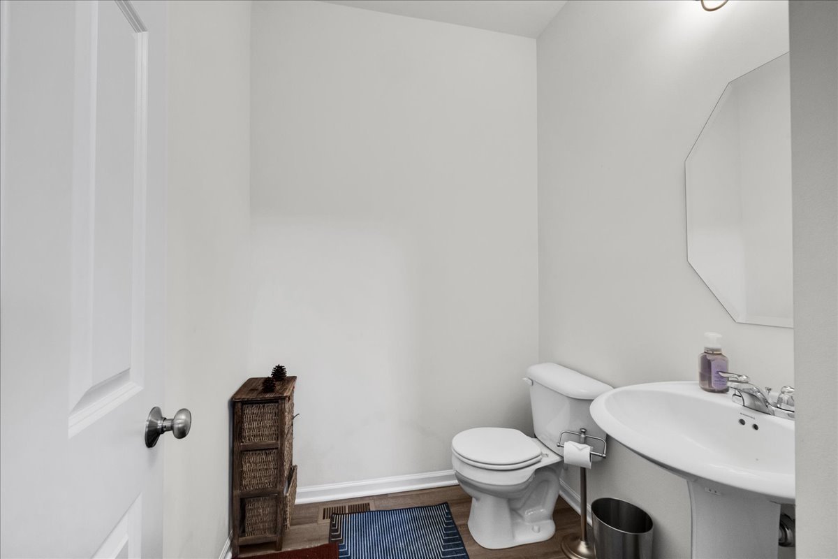 3s547 Everton Drive Property Photo 9