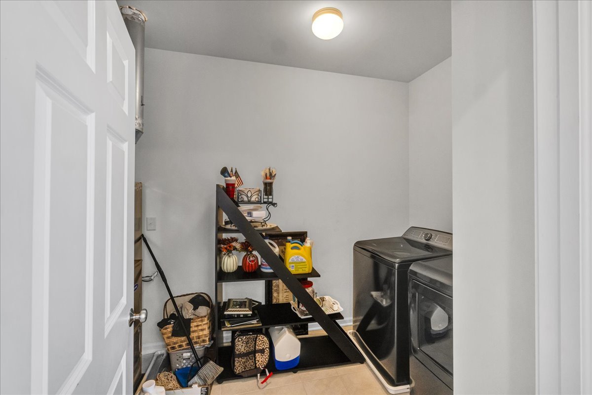 3s547 Everton Drive Property Photo 17