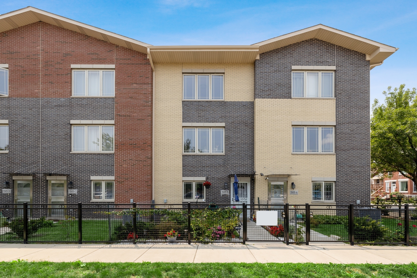 3505 S PARNELL Avenue B Property Photo 1
