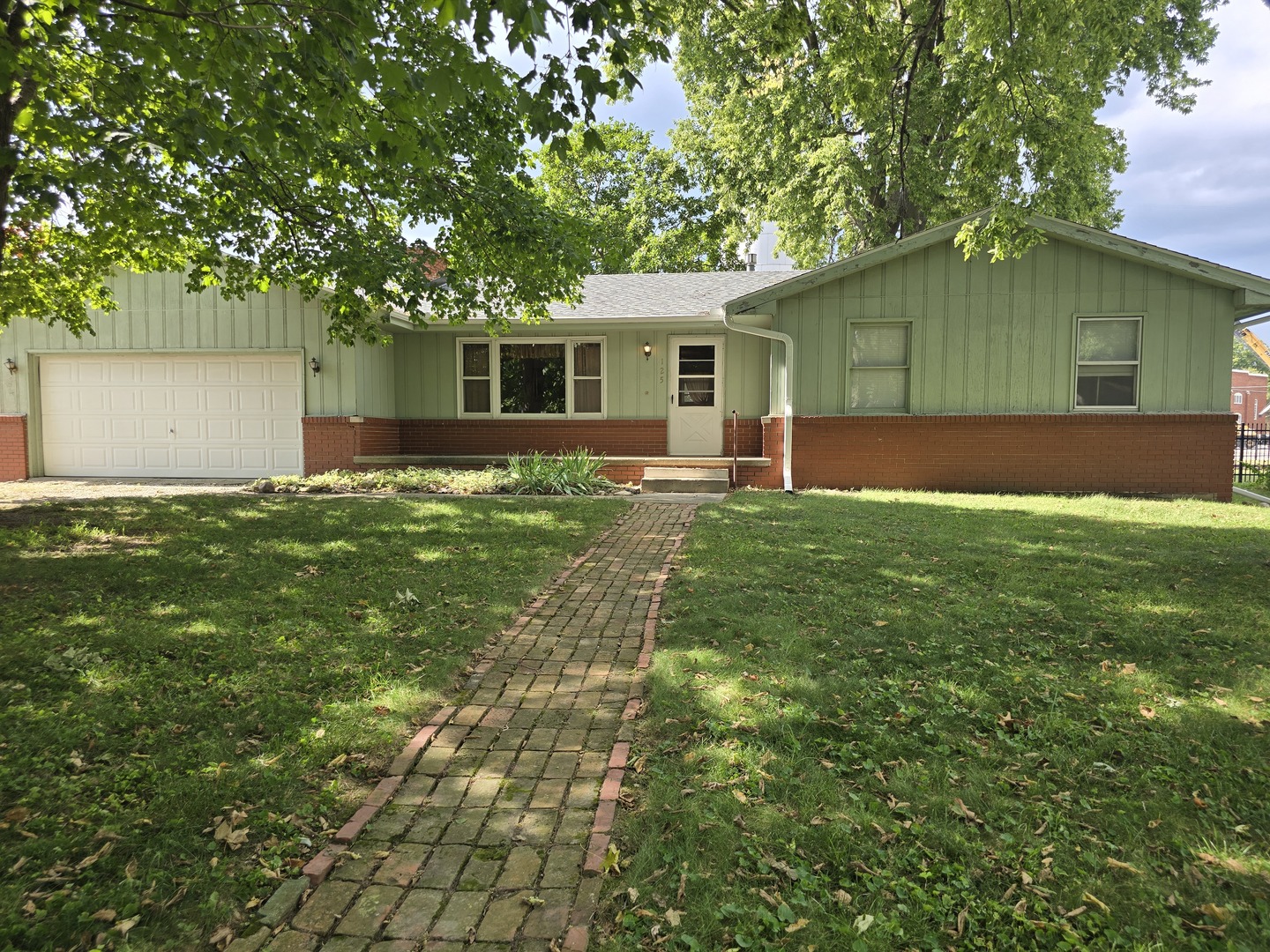 125 S Fisher Street Property Photo 1