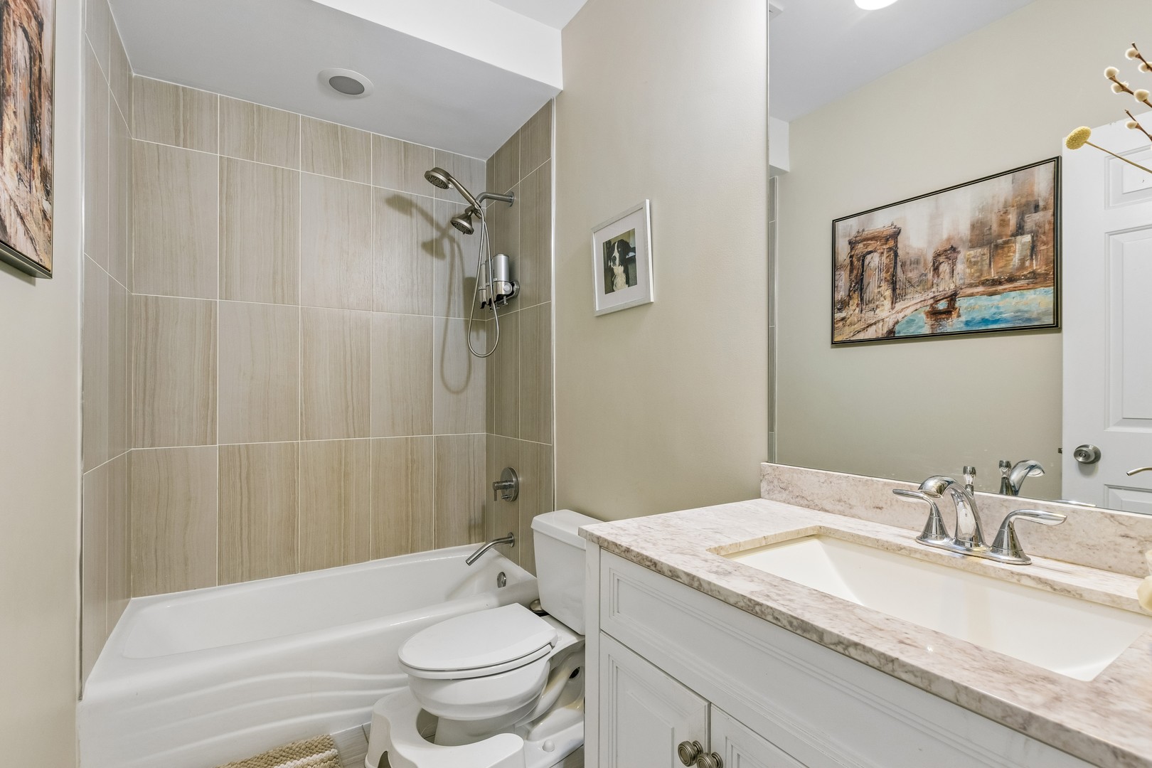 3351 N Southport Avenue 1 Property Photo 8