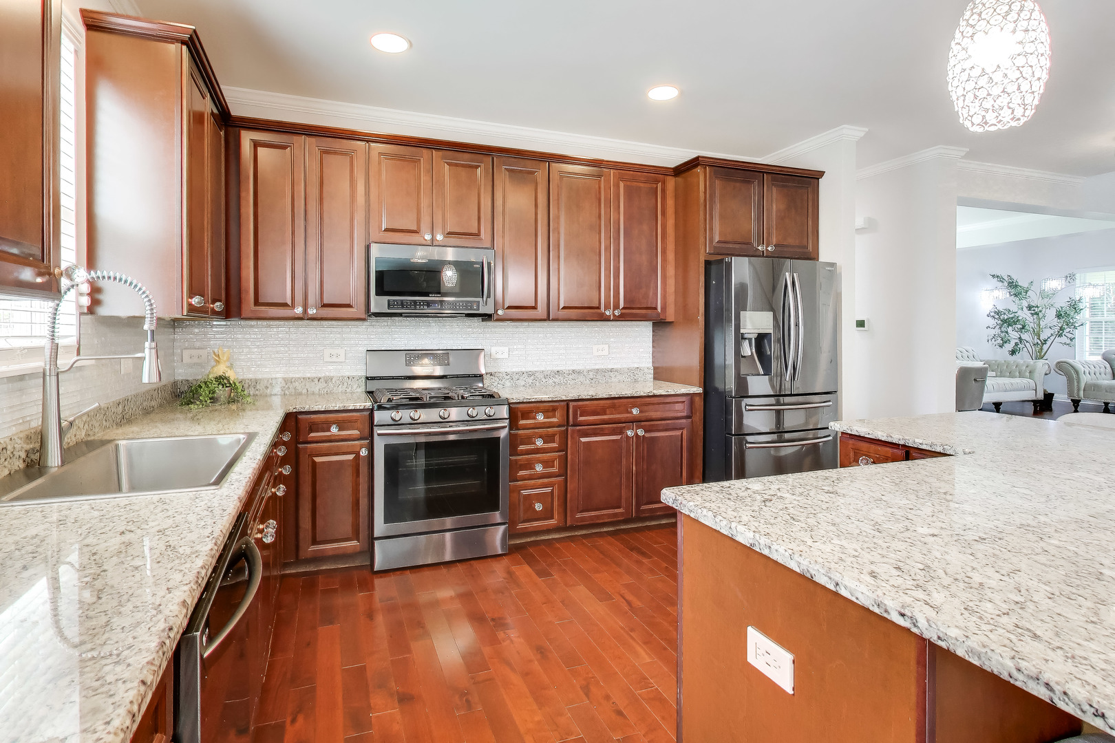 8880 Pearsall Drive Property Photo 8