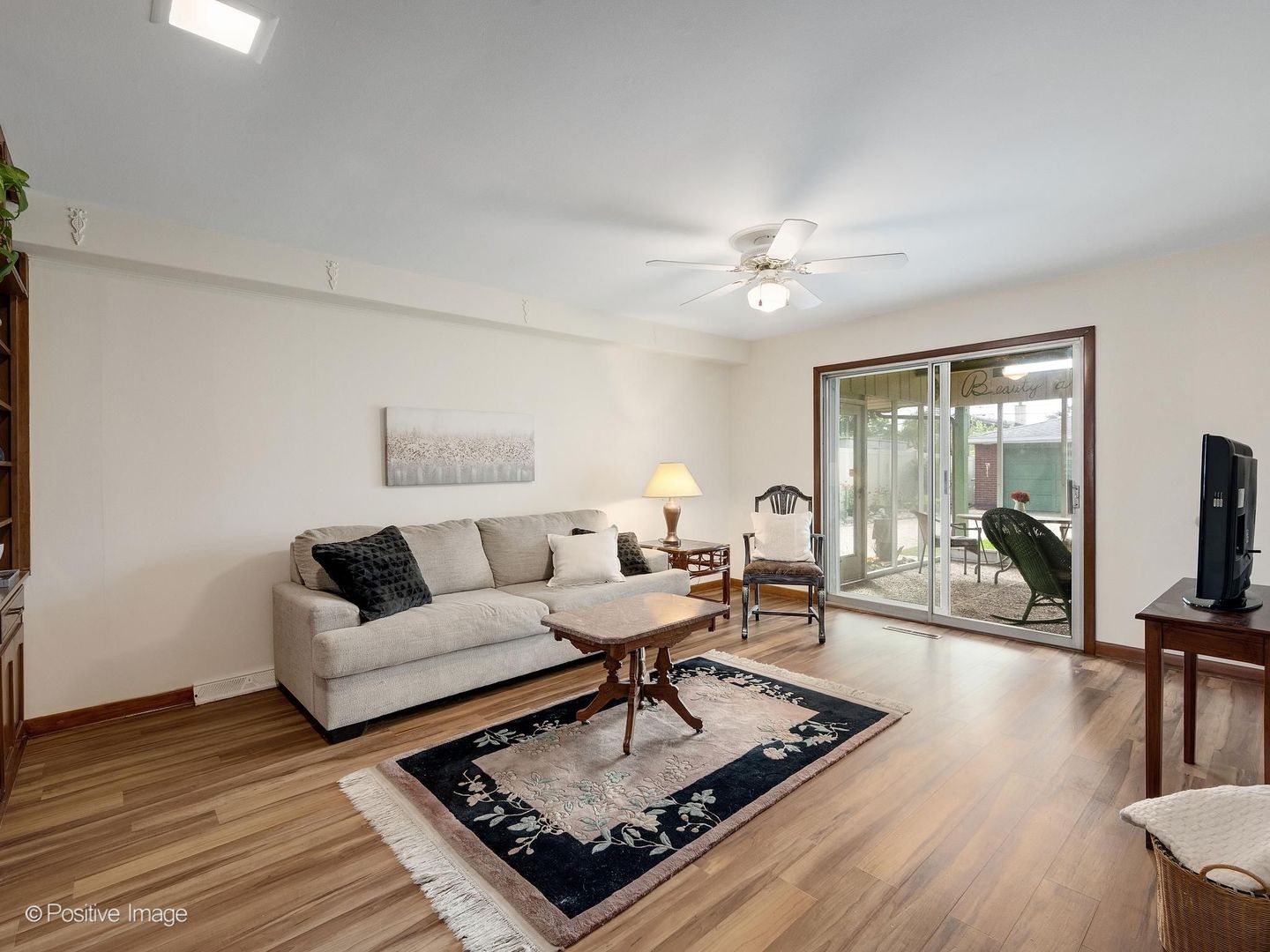 4613 W 105th Street Property Photo 4