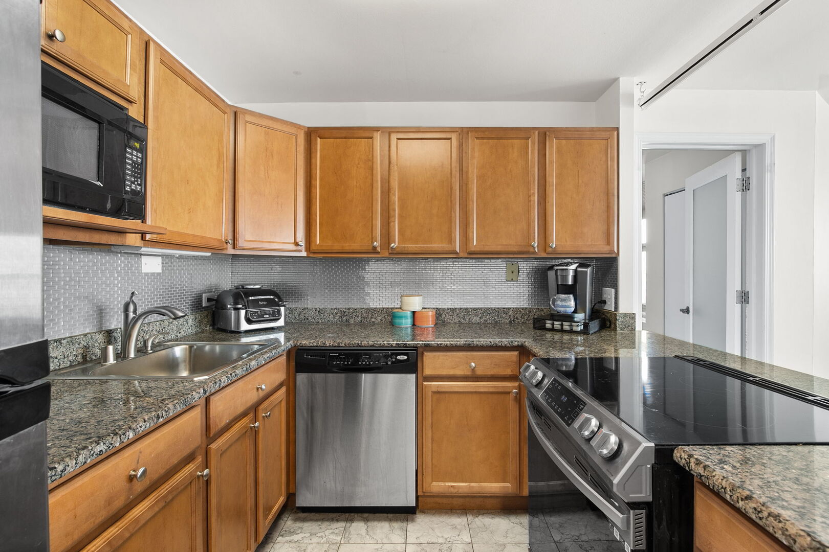 525 W Hawthorne Place 1102 Property Photo 10