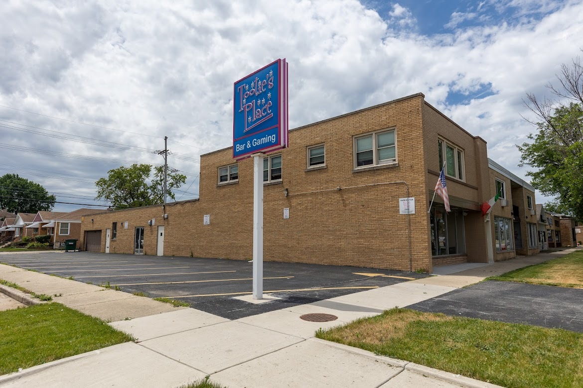 8905 W Cermak Road Property Photo 12