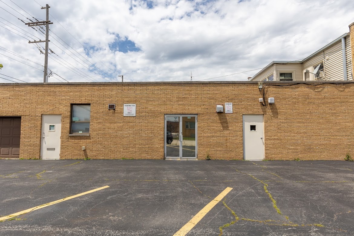 8905 W Cermak Road Property Photo 13
