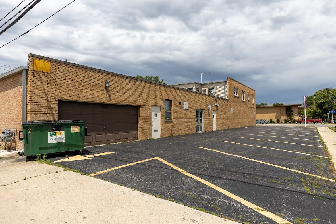 8905 W Cermak Road Property Photo 14