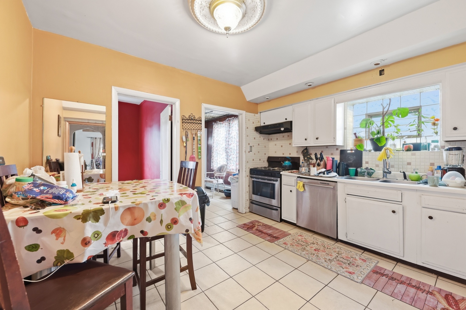 5700 S Maplewood Avenue Property Photo 12