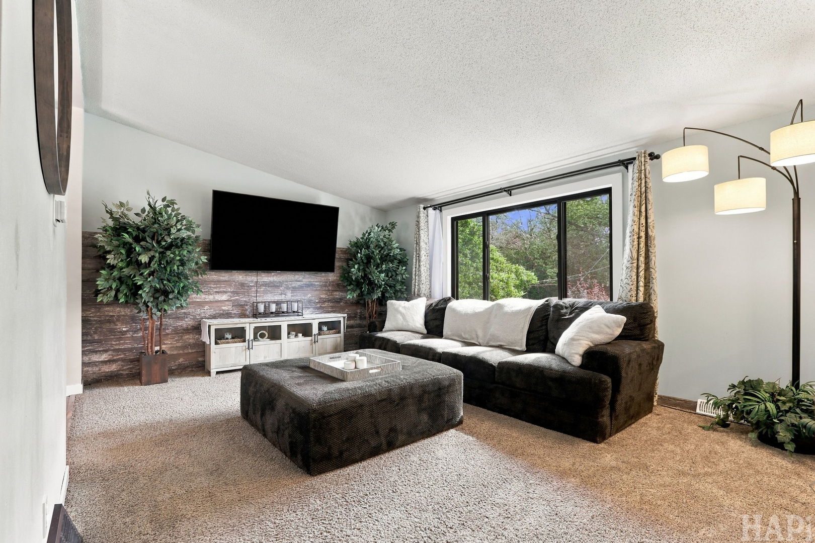 8006 Craig Drive Property Photo 3