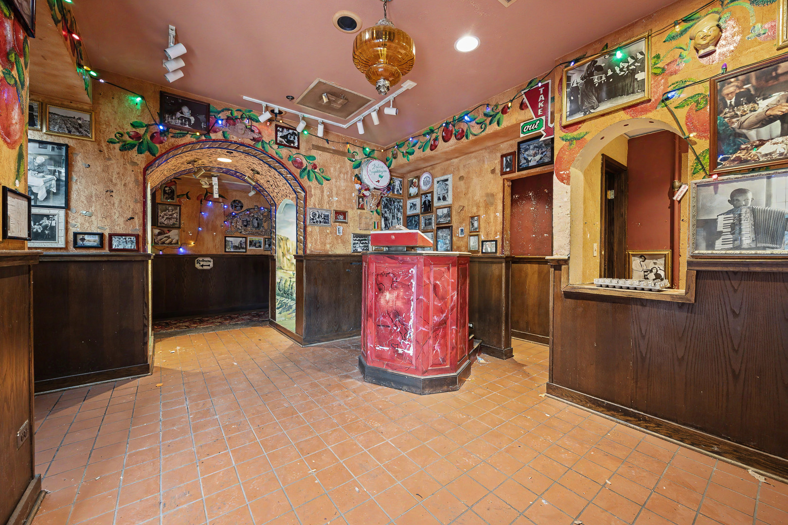 604 N Milwaukee Avenue Property Photo 25