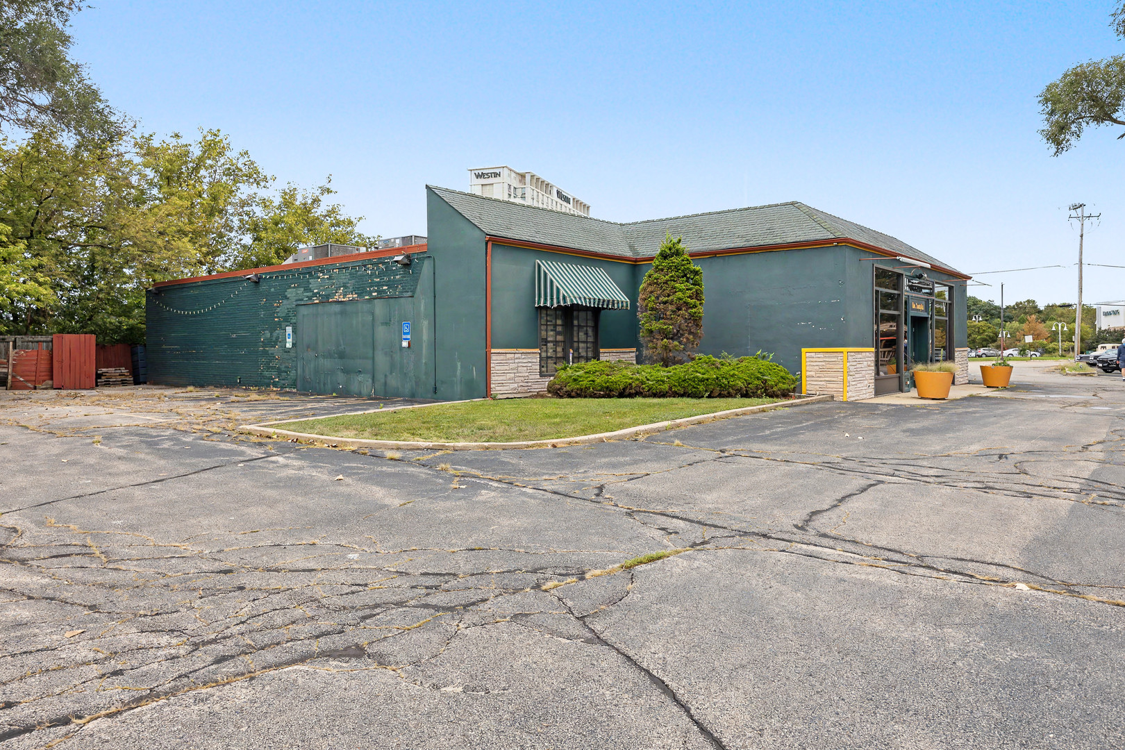 604 N Milwaukee Avenue Property Photo 30
