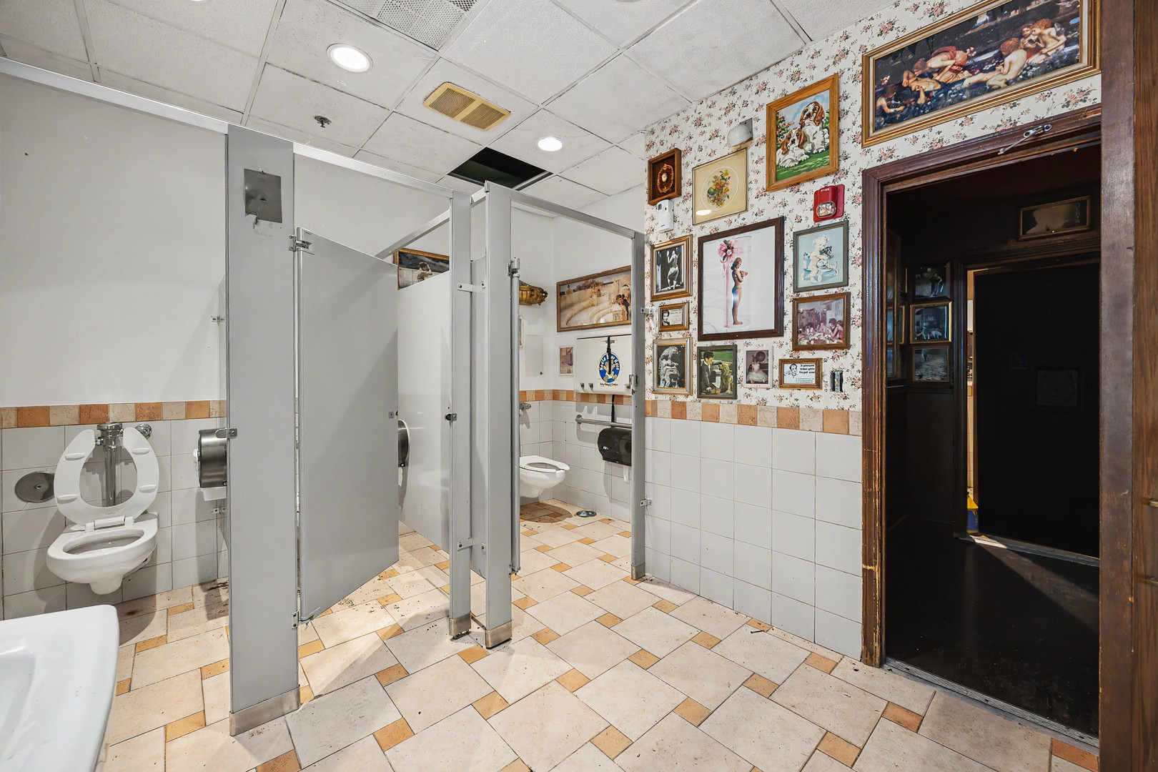604 N Milwaukee Avenue Property Photo 36