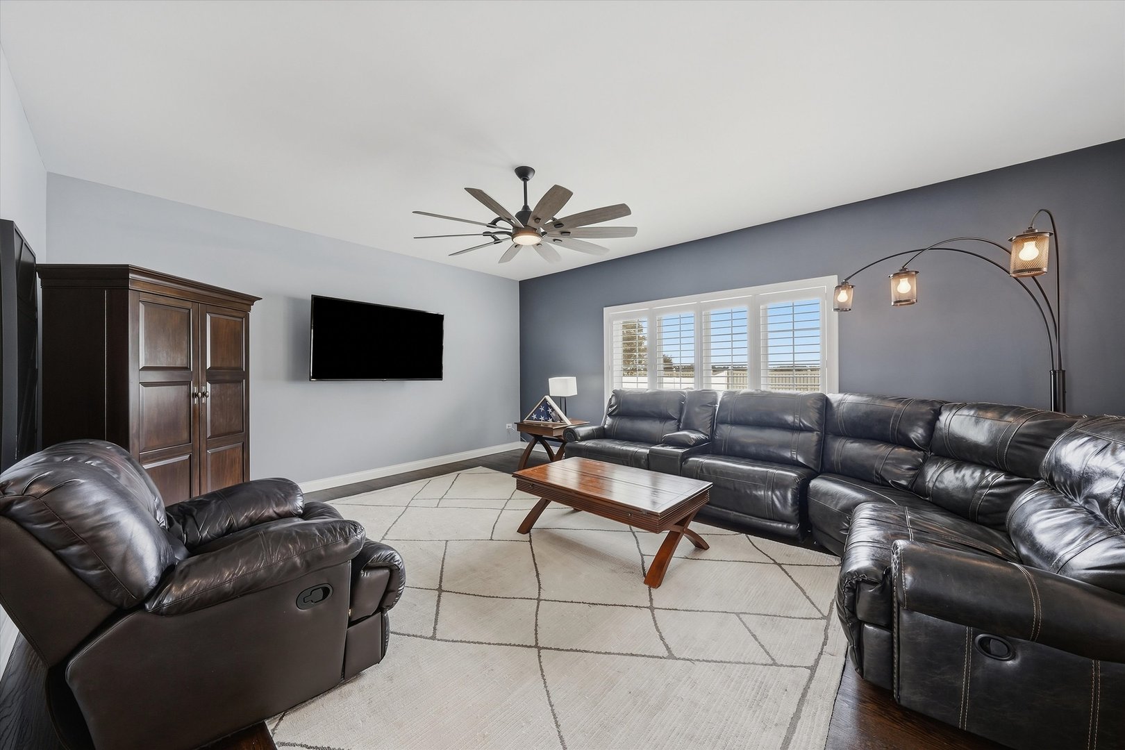 207 Hickory Street Property Photo 5