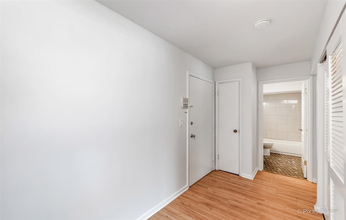 1610 W Jarvis Avenue Aa Property Photo 3