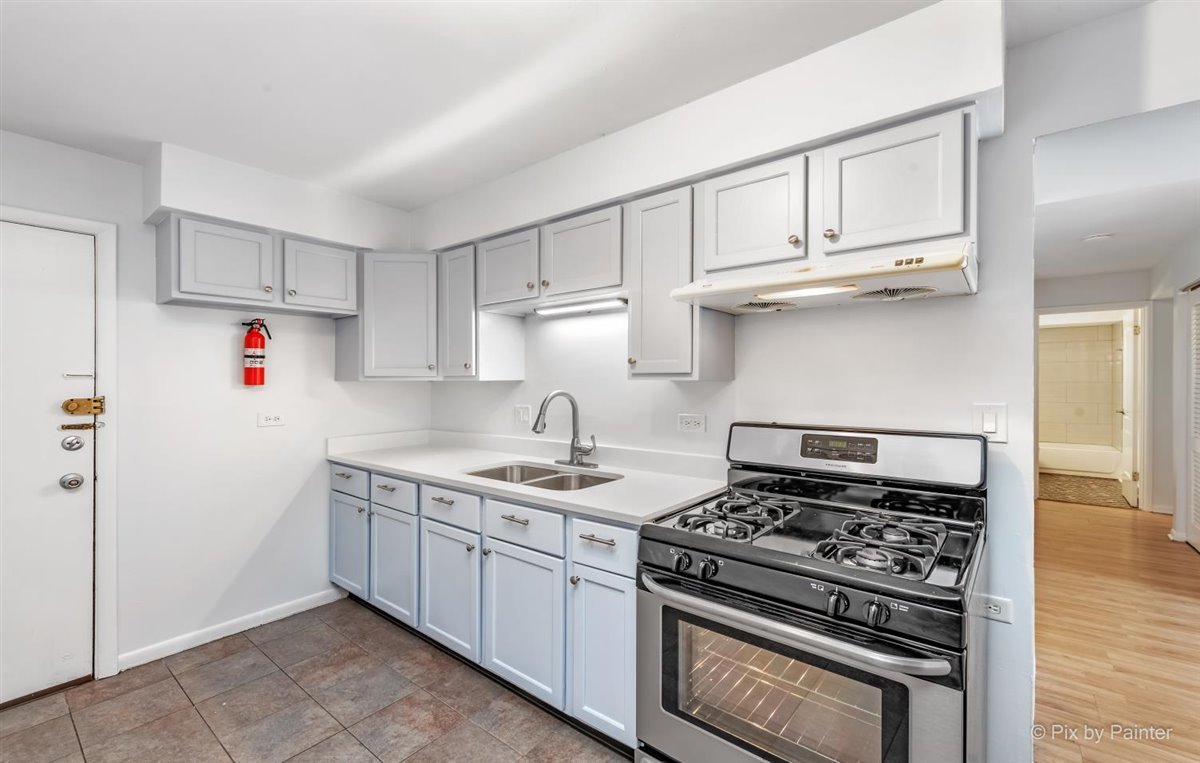 1610 W Jarvis Avenue Aa Property Photo 4