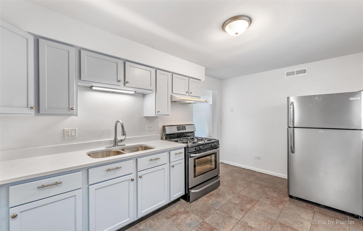 1610 W Jarvis Avenue Aa Property Photo 5