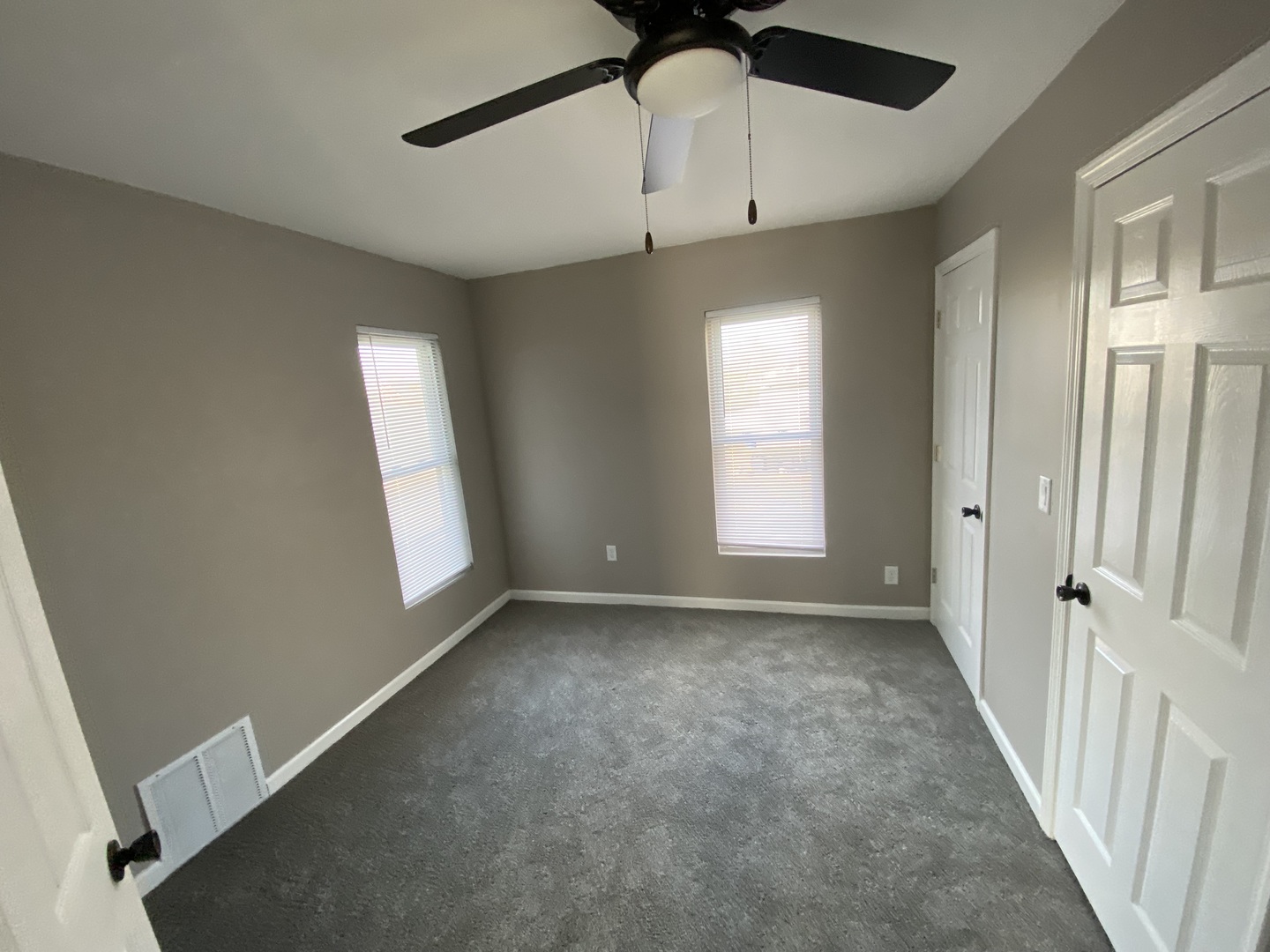 942 N Schuyler Avenue 2 Property Photo 9