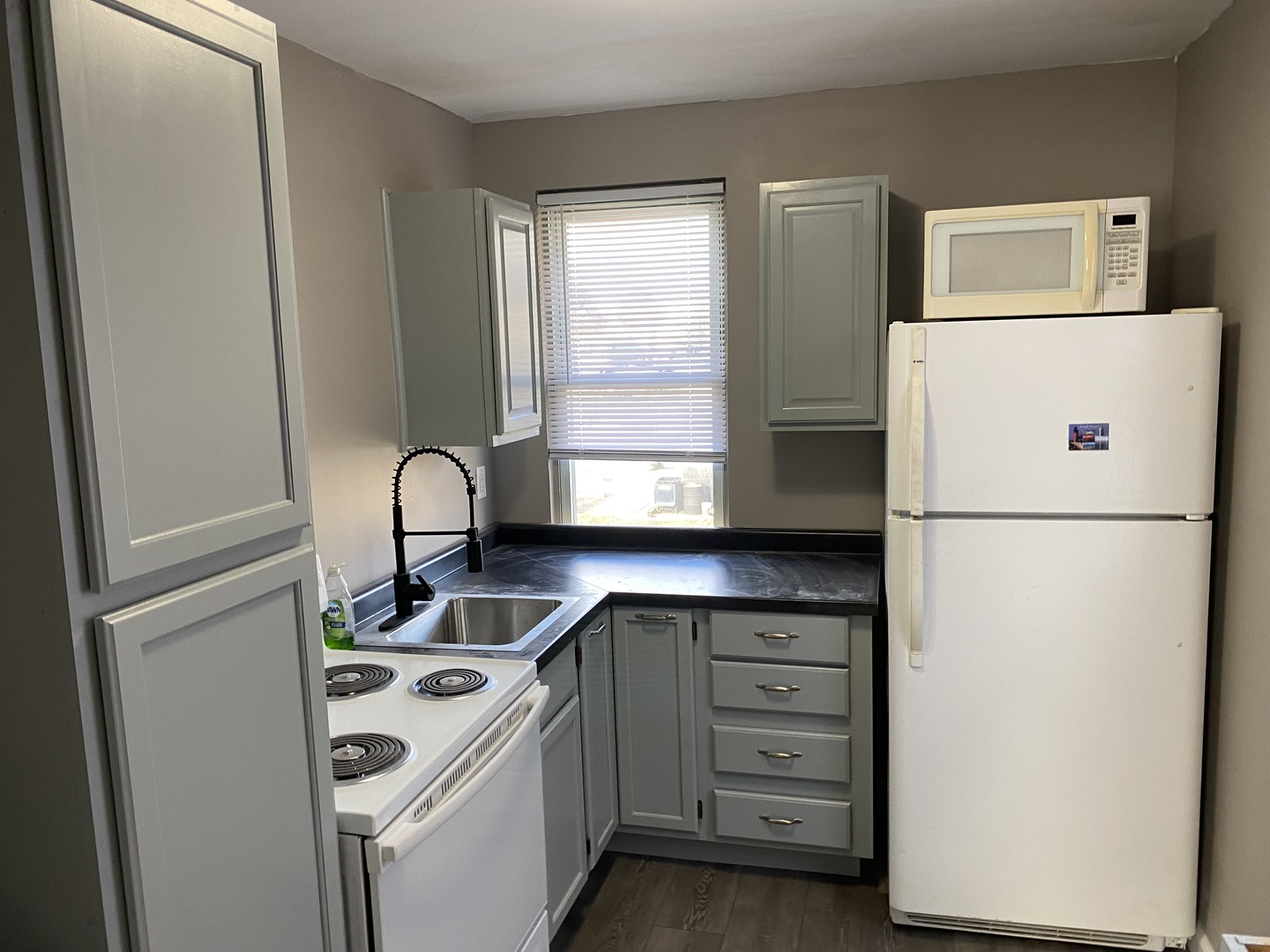 942 N Schuyler Avenue 2 Property Photo 12