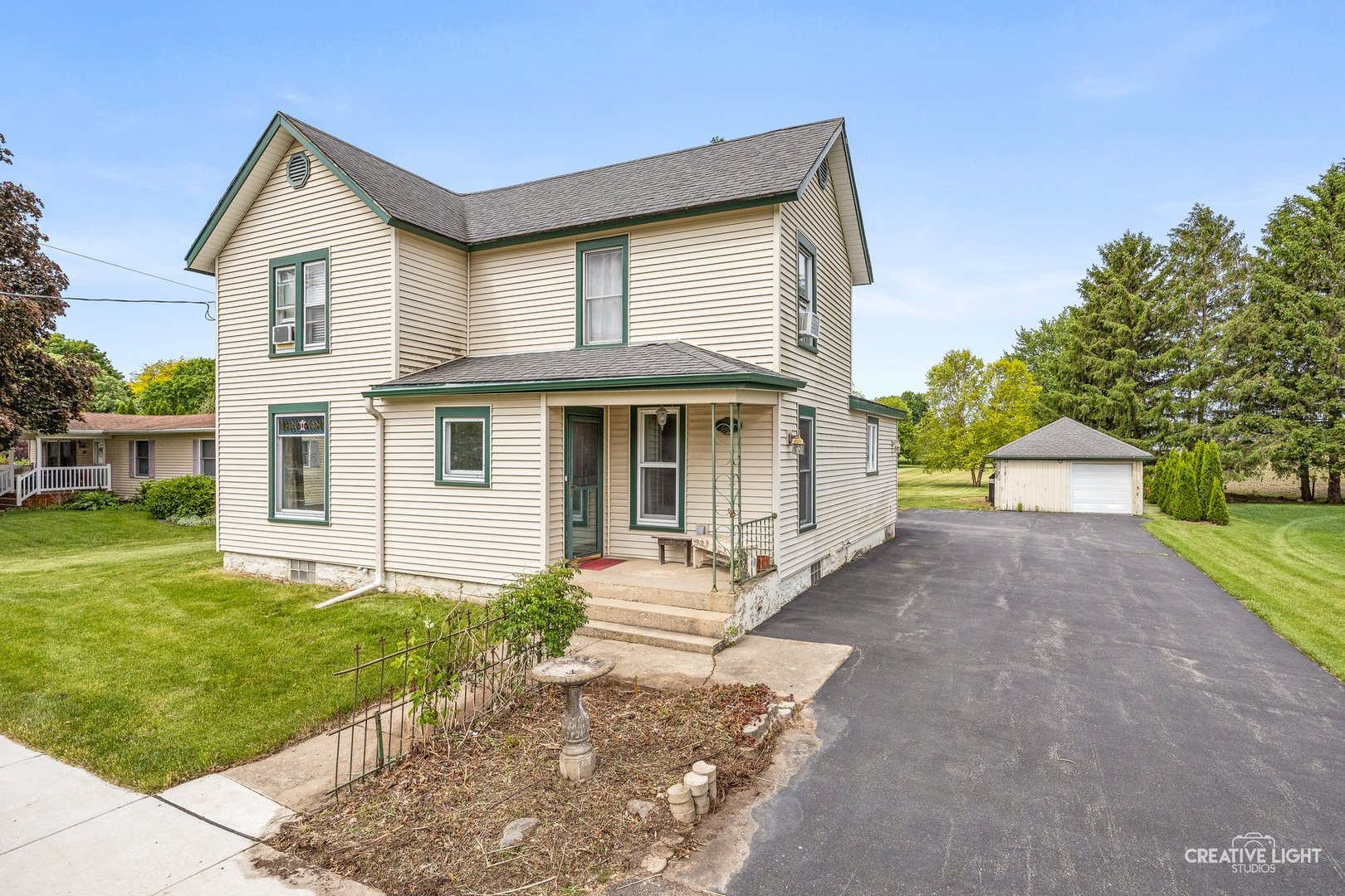 209 N Shabbona Road Property Photo 2