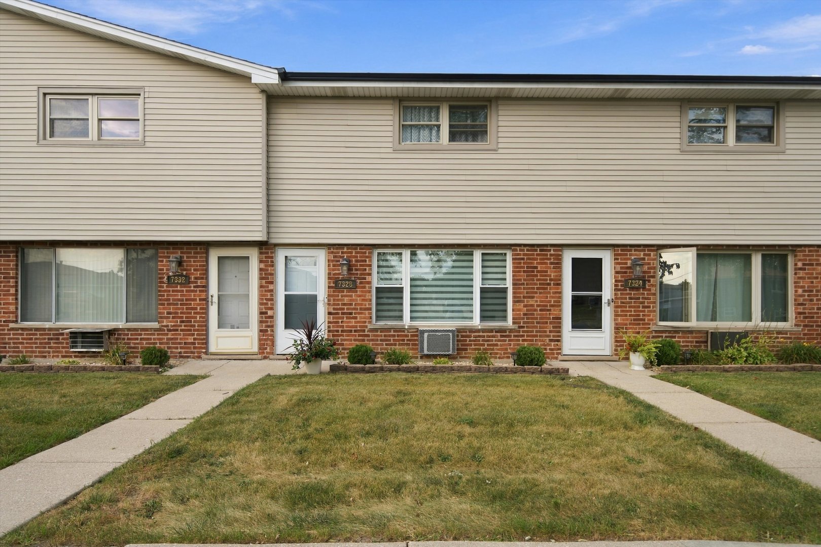 7328 W 84th Street Property Photo 5