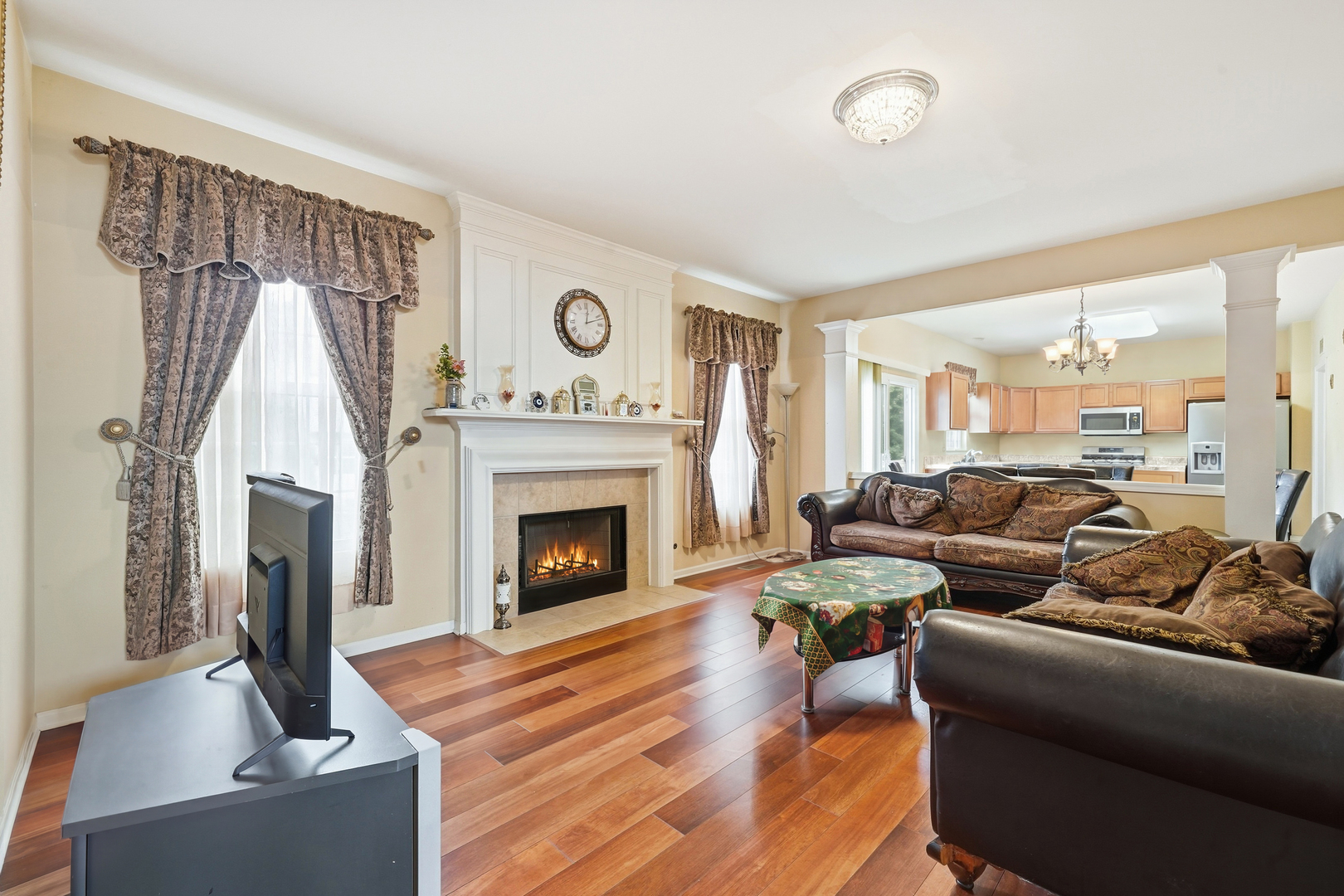 3104 Deerpath Lane Property Photo 4