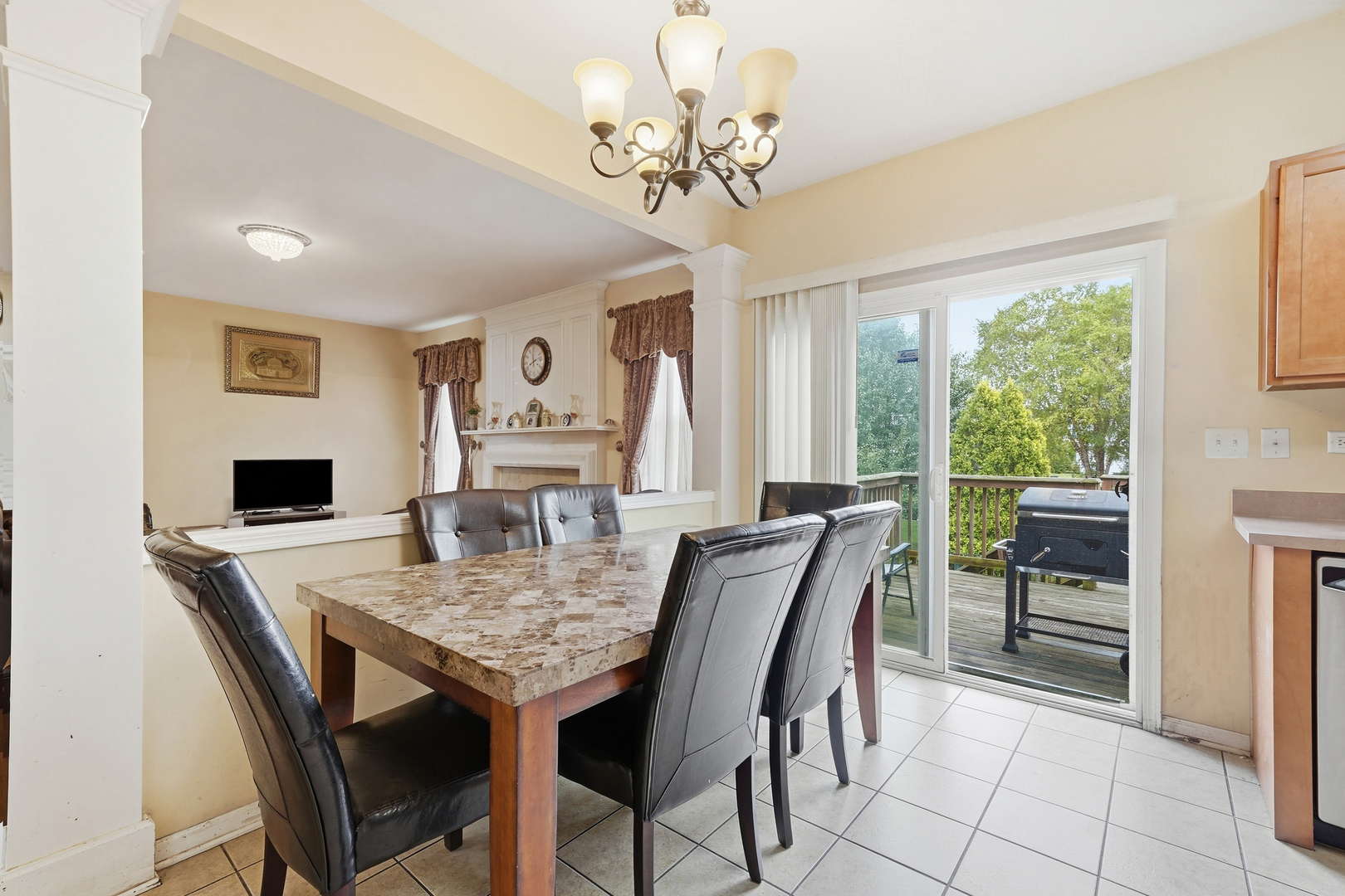 3104 Deerpath Lane Property Photo 6