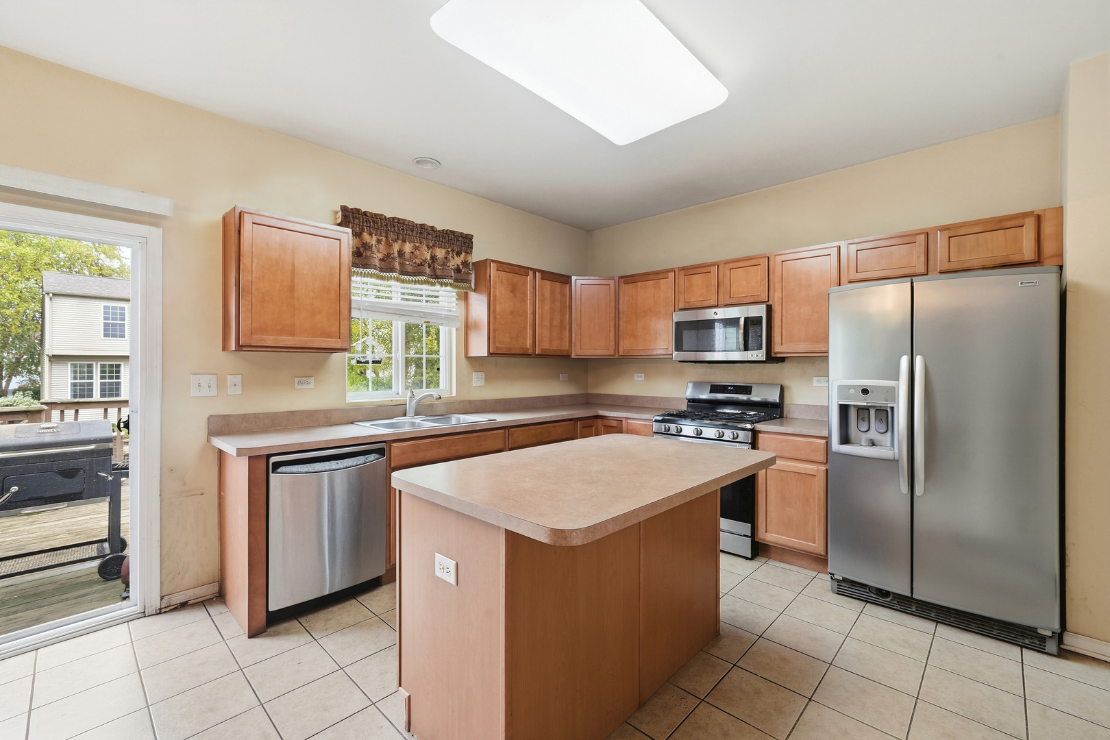 3104 Deerpath Lane Property Photo 7