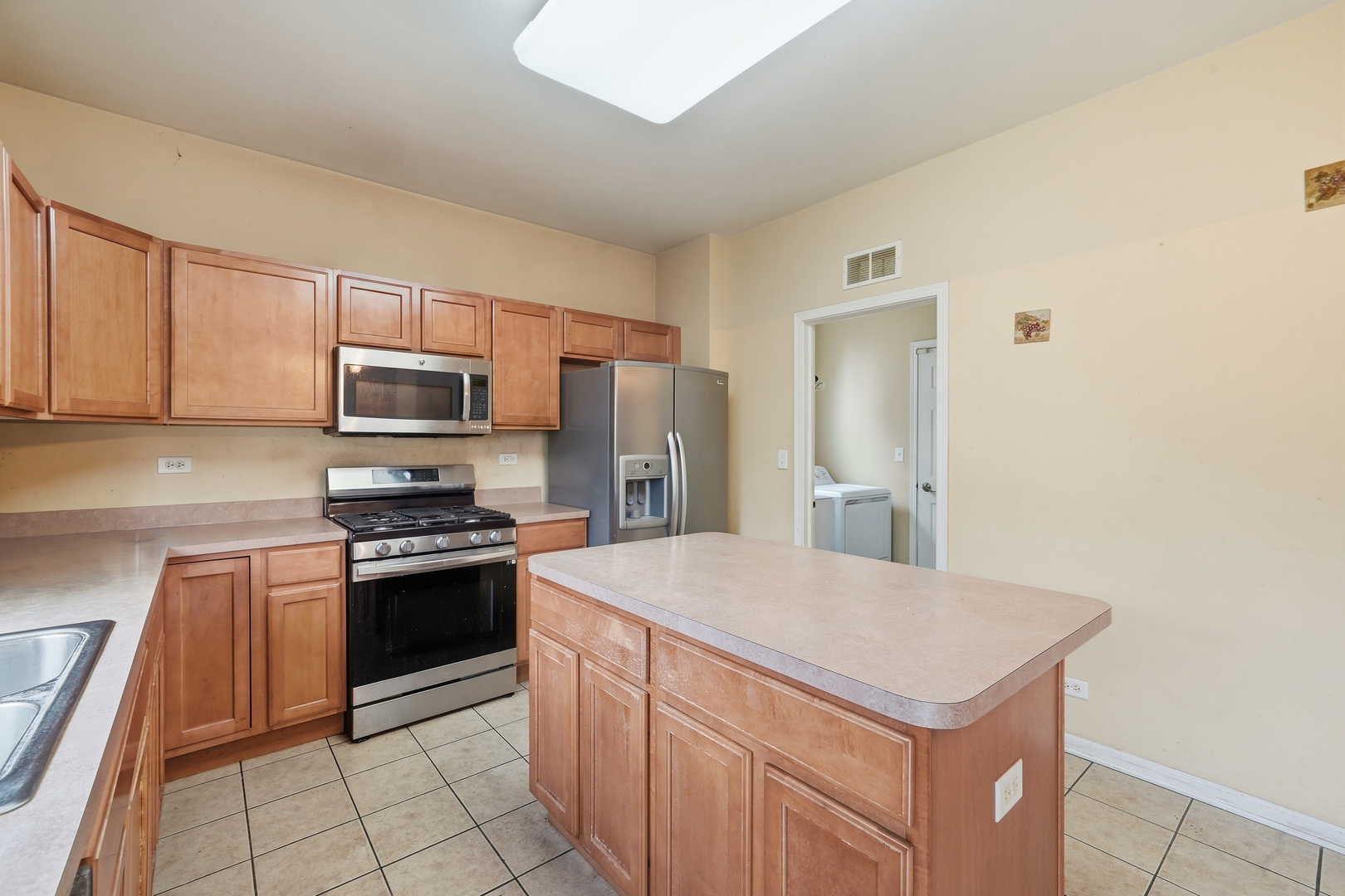 3104 Deerpath Lane Property Photo 8