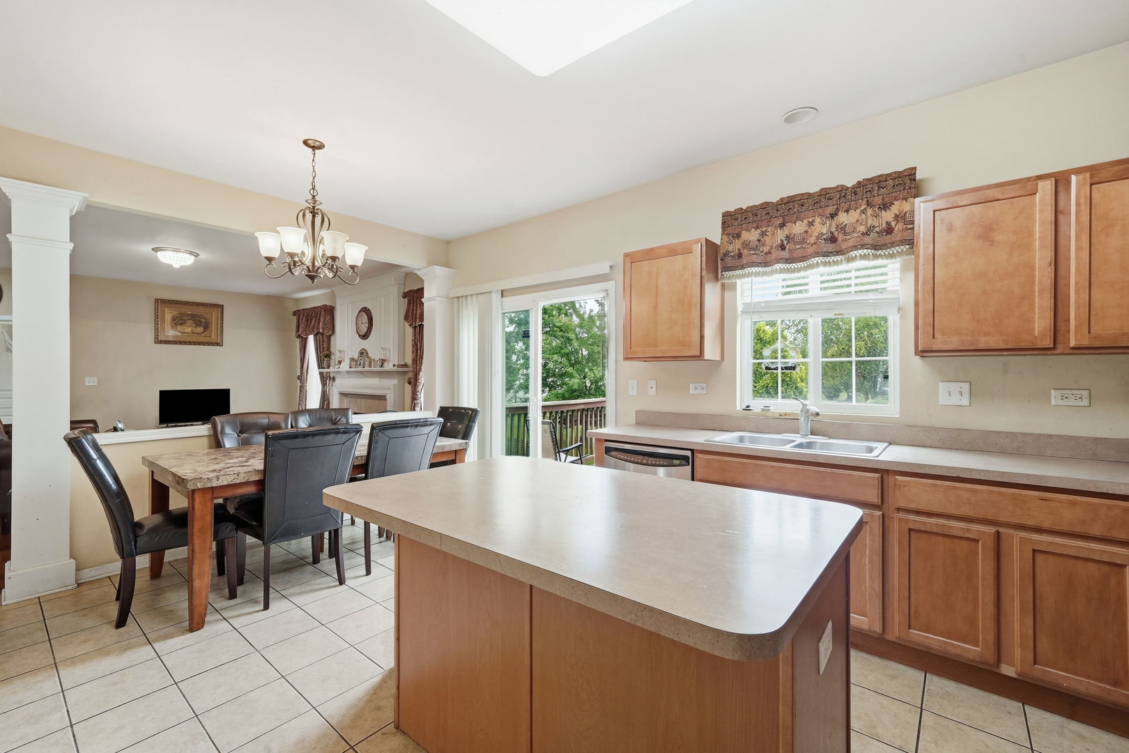 3104 Deerpath Lane Property Photo 9
