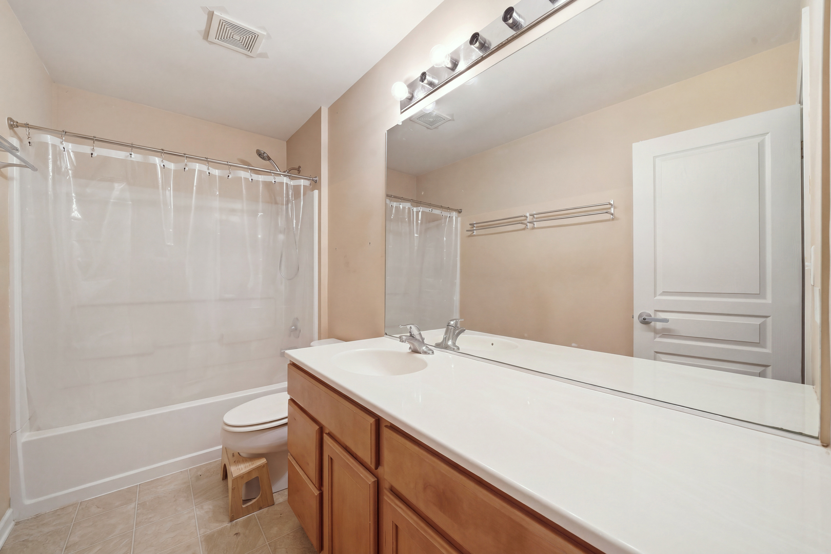 3104 Deerpath Lane Property Photo 17