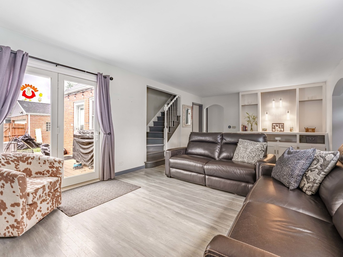 301 W Lonnquist Boulevard Property Photo 4