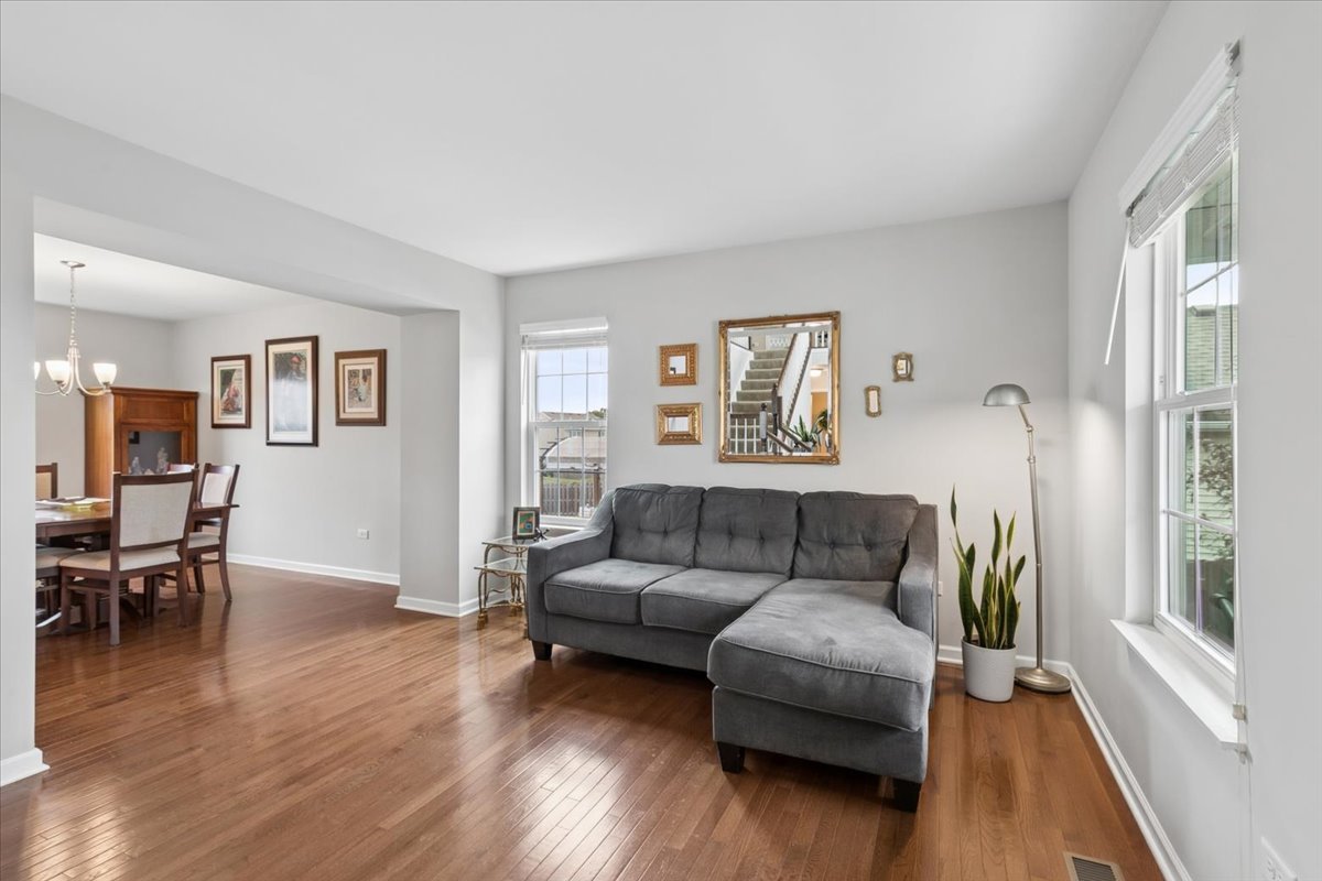 1731 Wentworth Drive Property Photo 4