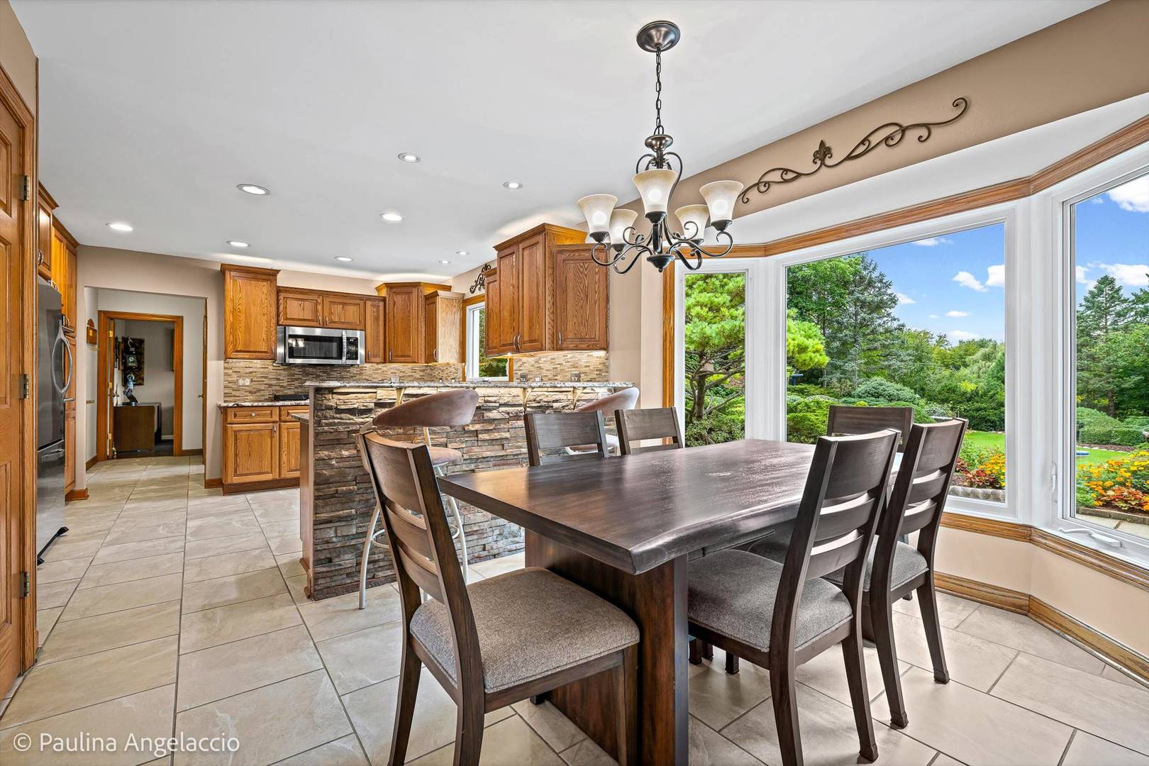 22256 Cambridge Drive Property Photo 11