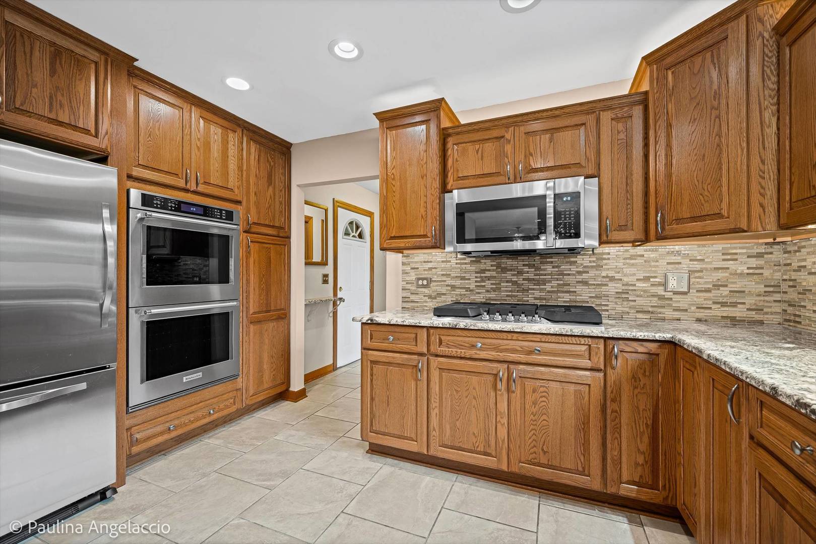 22256 Cambridge Drive Property Photo 14