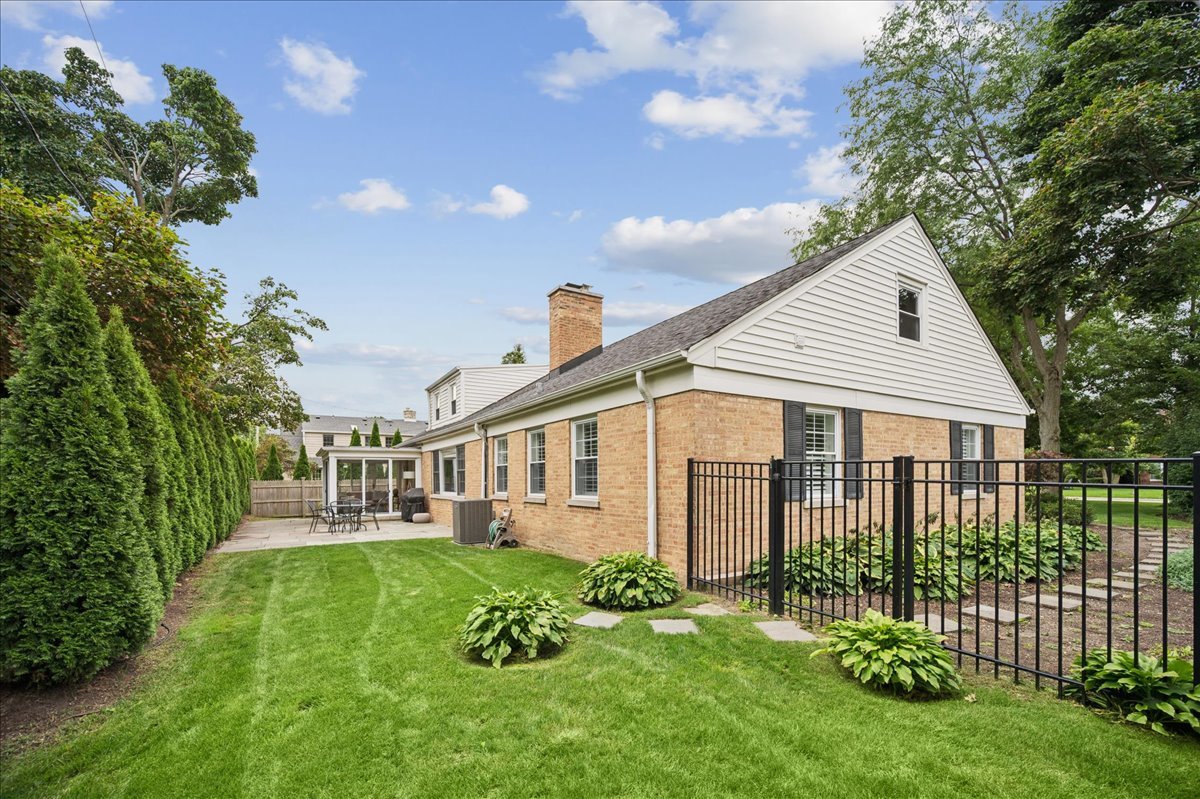 1043 Old Elm Lane Property Photo 32