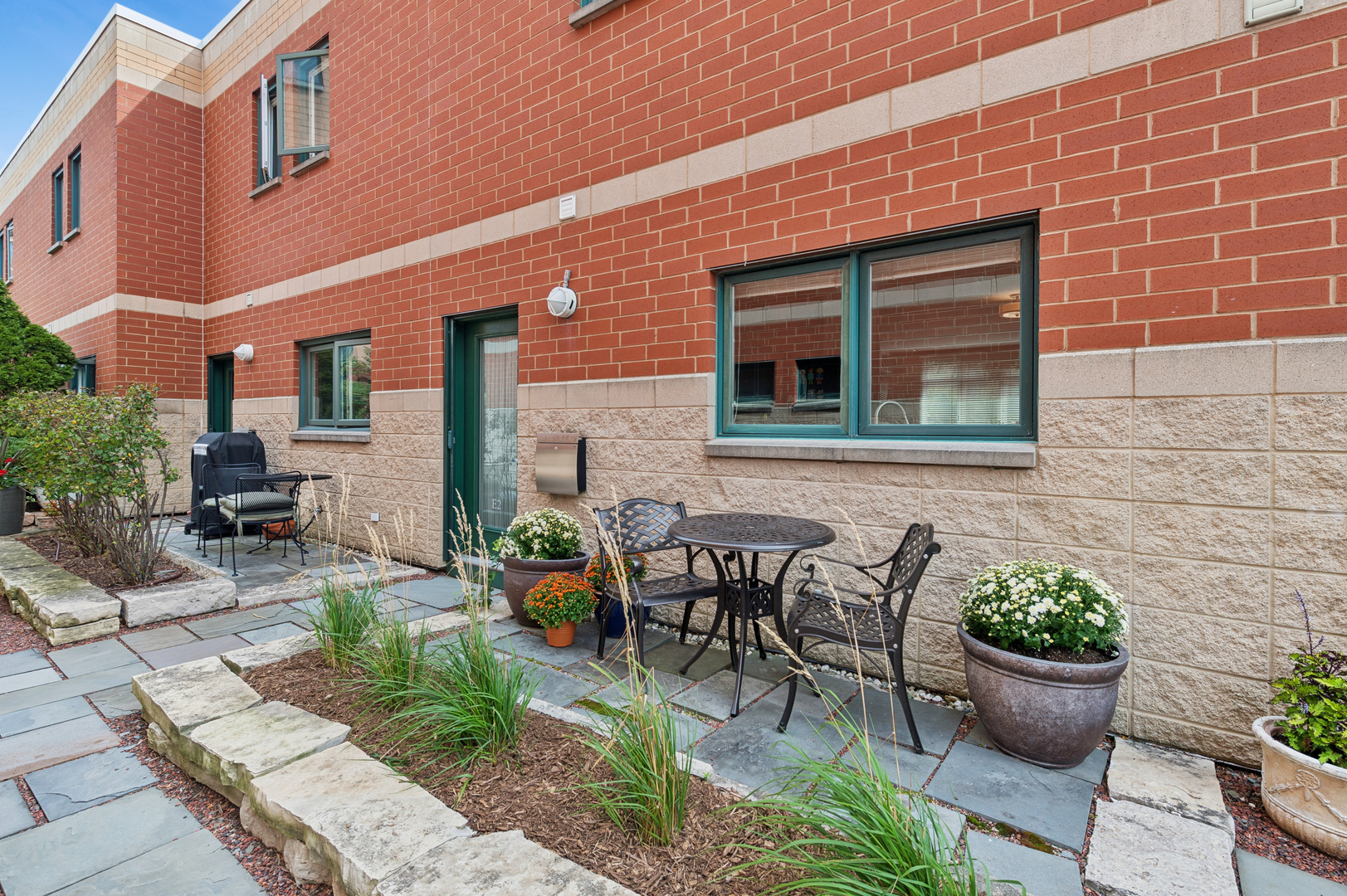 1889 Maple Avenue E2 Property Photo 2