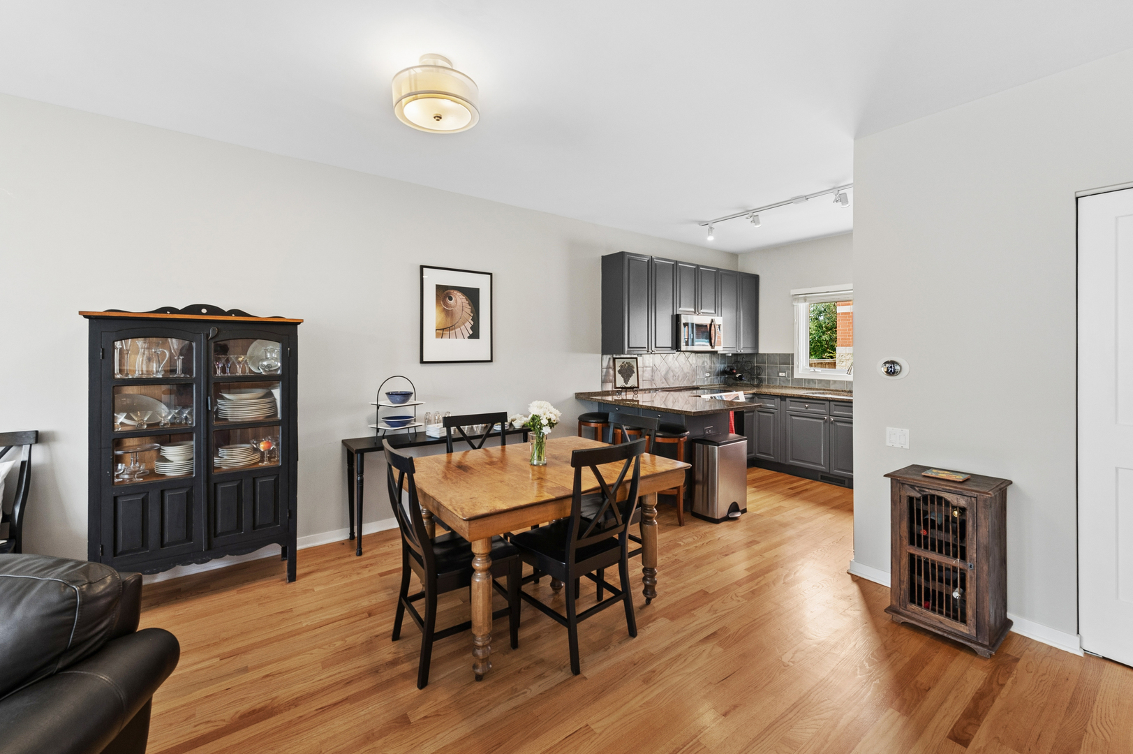 1889 Maple Avenue E2 Property Photo 8