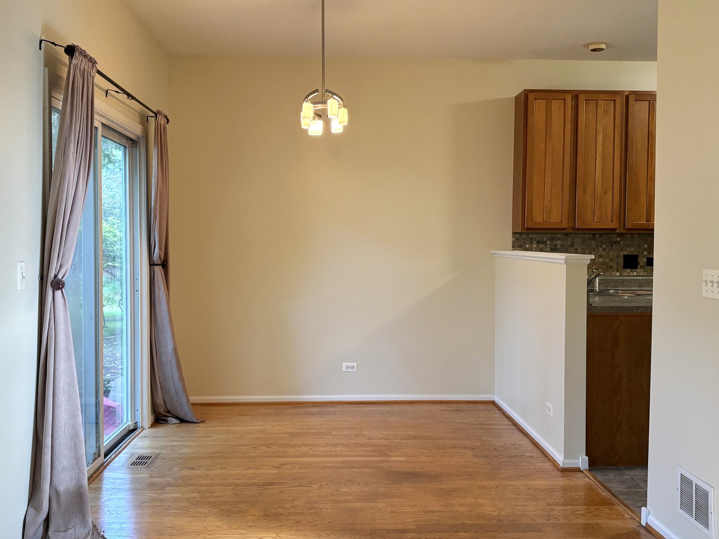 184 Southwicke Drive Property Photo 4