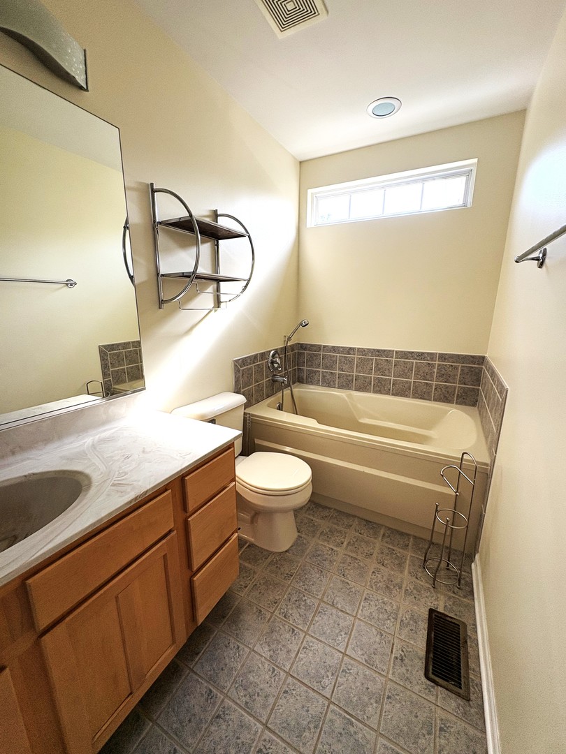 184 Southwicke Drive Property Photo 9