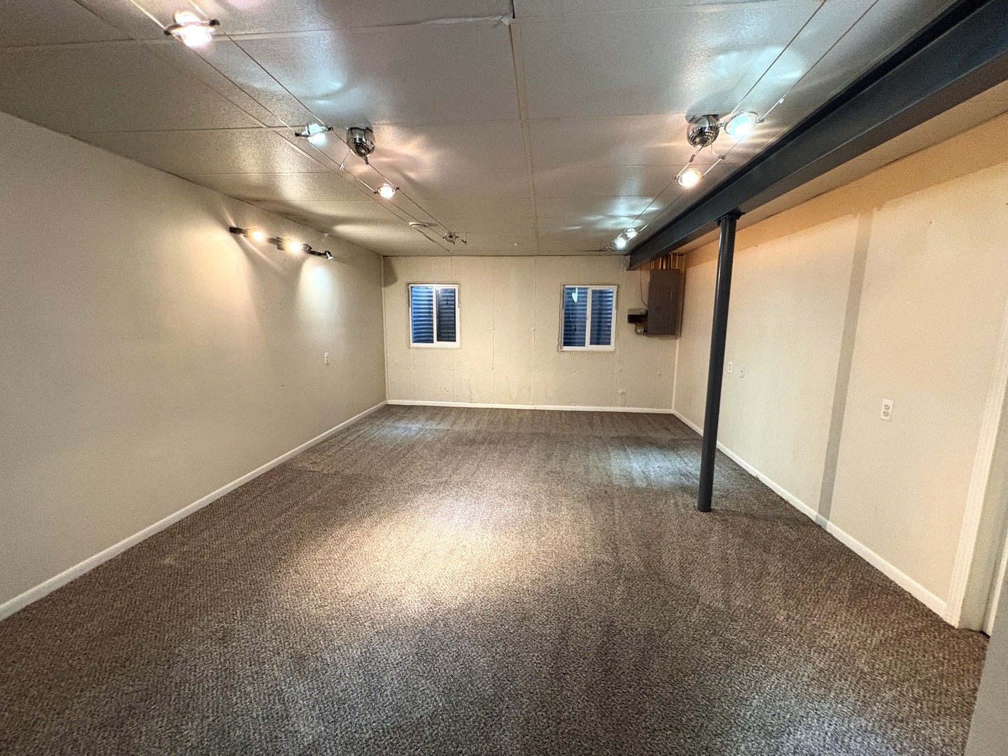 184 Southwicke Drive Property Photo 16