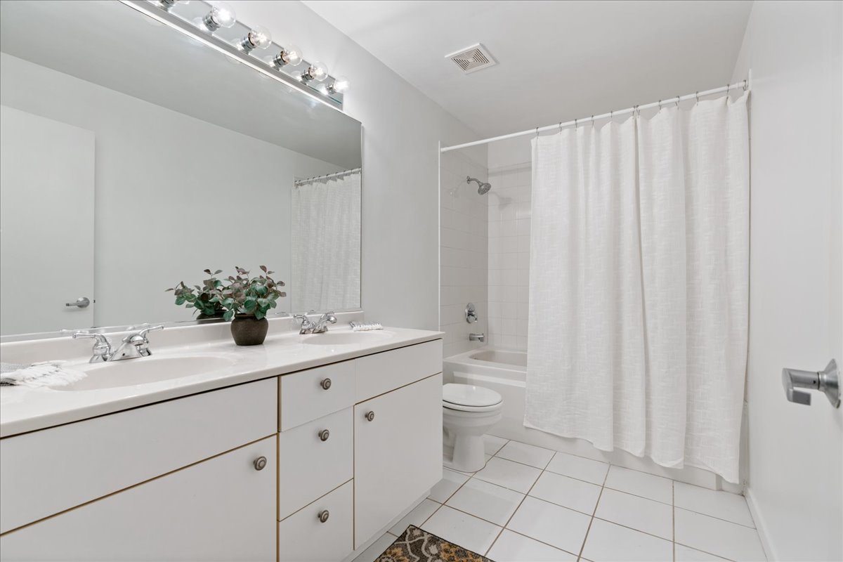 1307 S Wabash Avenue 312 Property Photo 9