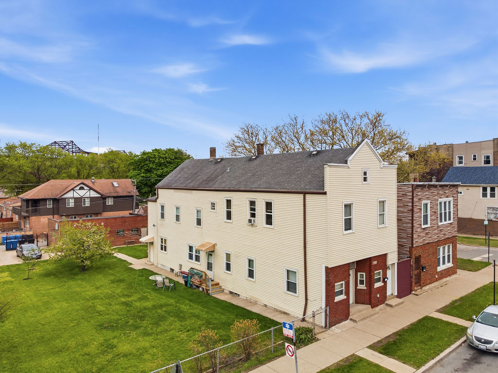 9655 S Commercial Avenue Property Photo 1