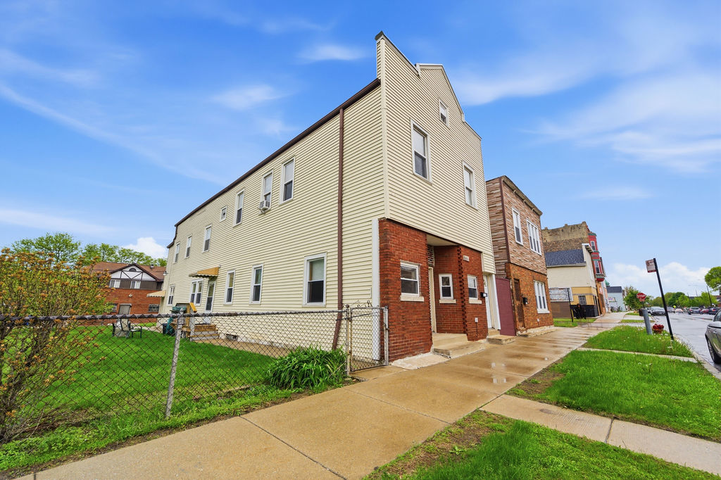 9655 S Commercial Avenue Property Photo 2