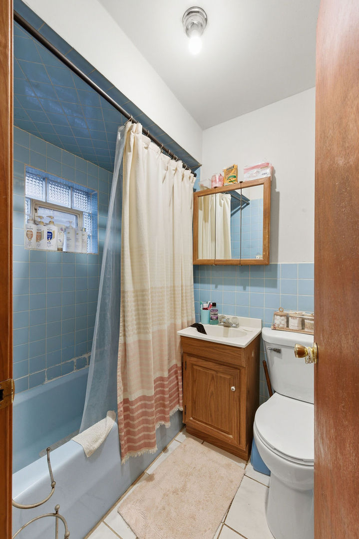 9655 S Commercial Avenue Property Photo 8