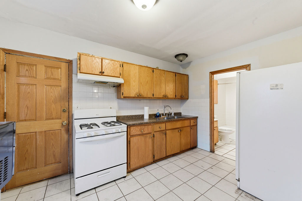 9655 S Commercial Avenue Property Photo 19