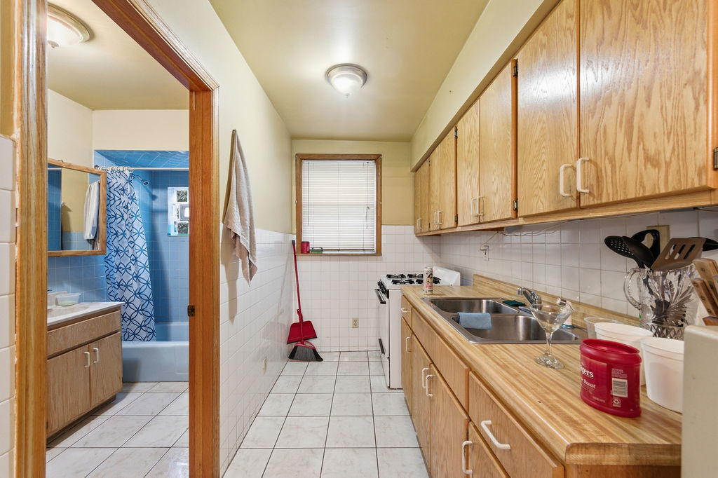 9655 S Commercial Avenue Property Photo 20