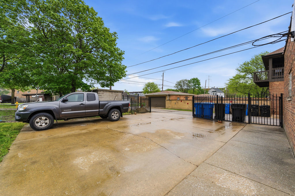 9655 S Commercial Avenue Property Photo 38