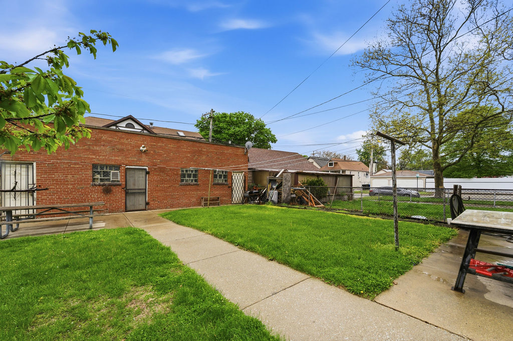 9655 S Commercial Avenue Property Photo 39