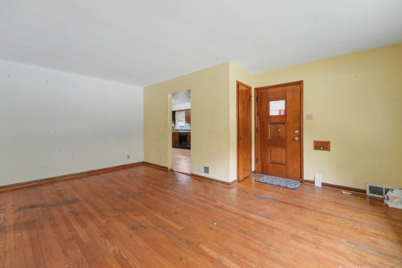 1037 Wentworth Avenue Property Photo 3